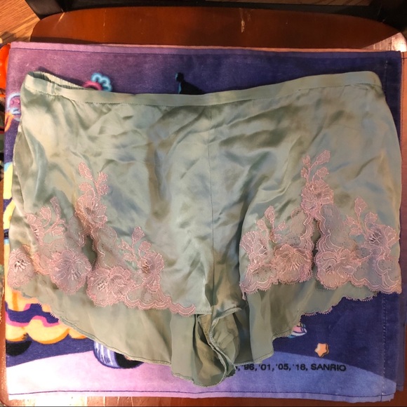 Natori Pants - Josie Natori 100% Silk Shorts